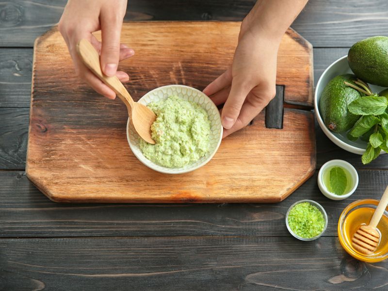 Gesichtsmaske mit Avocado und Honig selber machen