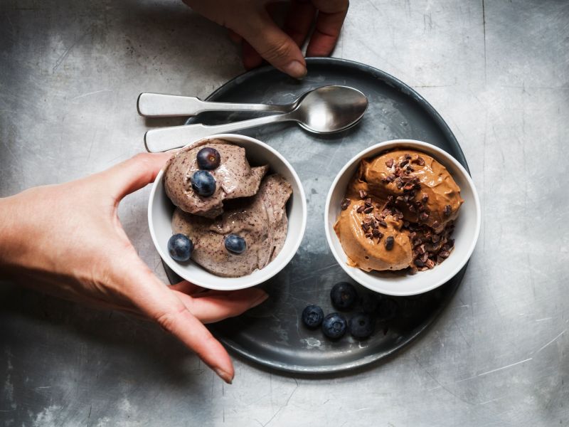 Veganes Eis aus Milchalternativen