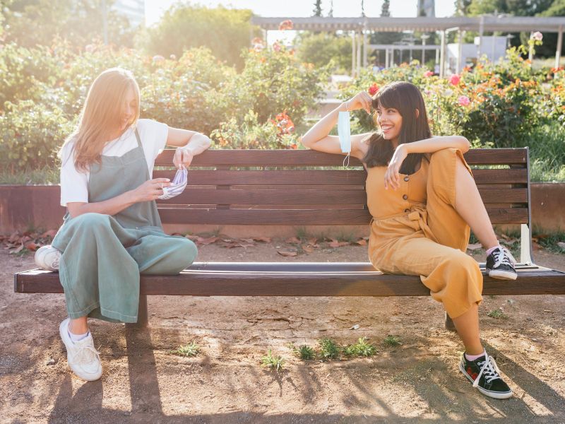 Ansteckung beim Sitzen im Park möglich?