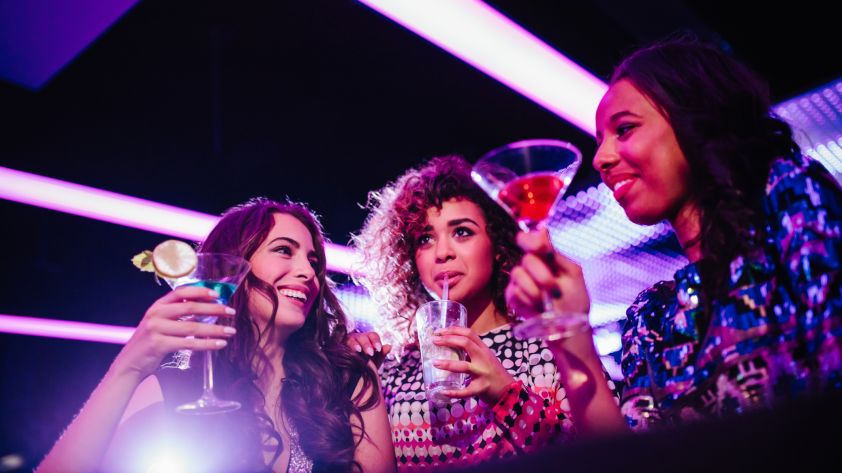 K.o.-Tropfen: Symptome und wie vor Liquid Ecstasy im Glas schützen?