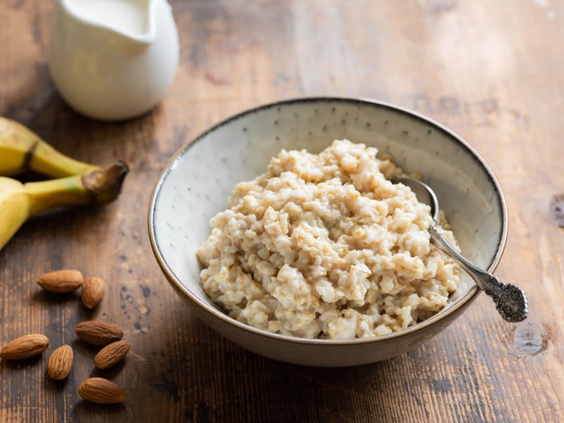 Essen bei Gastritis: Haferbrei und Zwieback