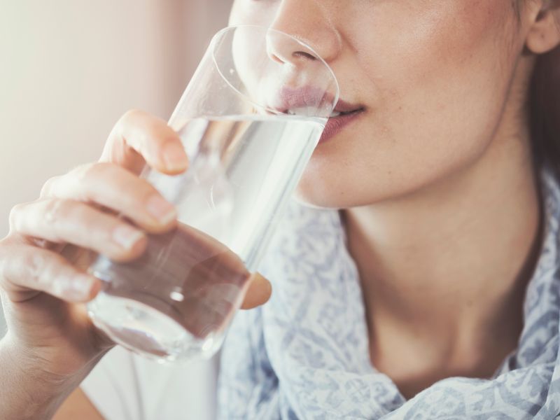 Schützt Wassertrinken vor dem Coronavirus?