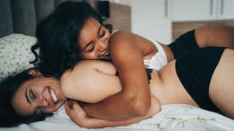 Kamasutra für Frauen: Das Liebesspiel für lesbische Paare