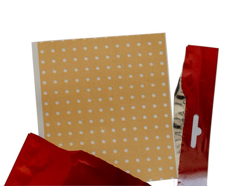 Die Wärmepflaster werden auf die betroffenen Stellen aufgeklebt und Sorgen für eine stärkere Durchblutung des Gewebes und wirken so einer Verspannung entgegen. Meist ist der Wirkstoff Capsaicin in den Pflastern enthalten, welcher lokal wärmend und durchblutungsfördernd wirkt. Es gibt auch Pflaster, die sich selbst erwärmen. Für Menschen, die allergisch oder empfindlich auf Capsaicin reagieren, ist diese Variante zu empfehlen. Wärmepflaster gegen Nackenschmerzen