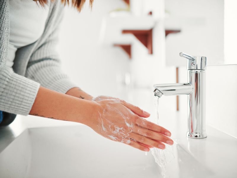 Händewaschen zum Schutz gegen das Coronavirus