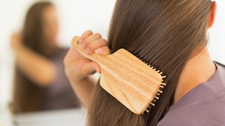 Haare kämmen häufig in ASMR-Videos