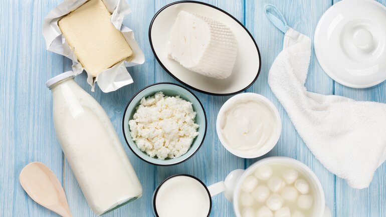 Ernährung bei Rheuma: Käse und Milch in Maßen