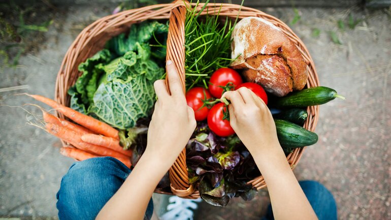 Geschwollenen Fingern mit Ernährung vorbeugen
