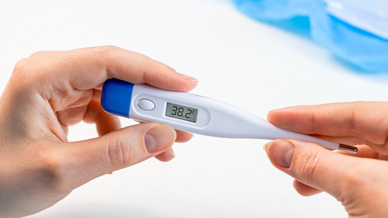 Herzmuskelentzündung: Fieber kann ein Symptom sein