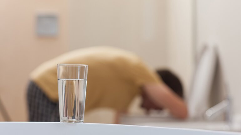 Übelkeit und Erbrechen typisches Symptom bei Hirntumor