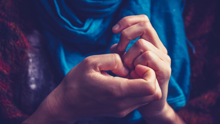 HIV-Symptome: Taube Hände und Füße