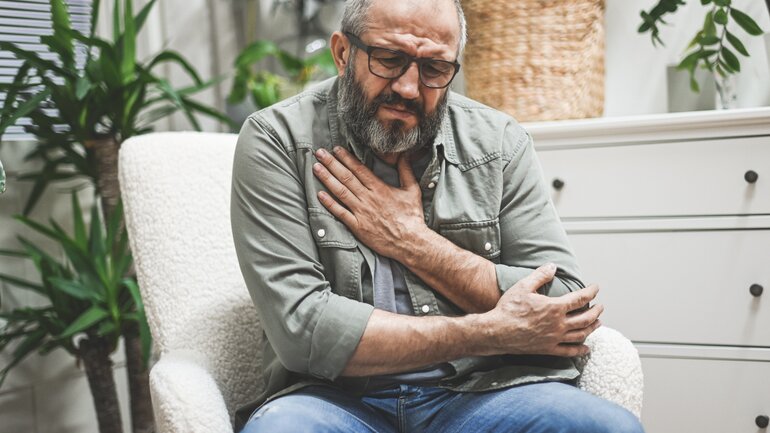 Kehlkopfkrebs: Luftnot kann Symptom sein