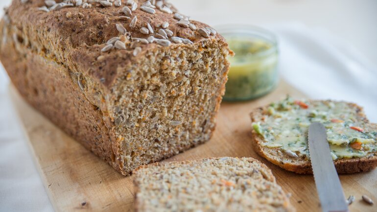 Vollkornbrot für gute Laune essen
