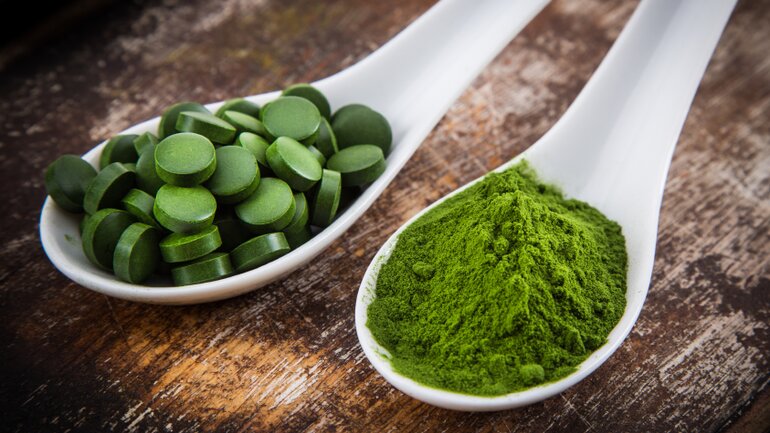Spirulina enthält Vitamin B12