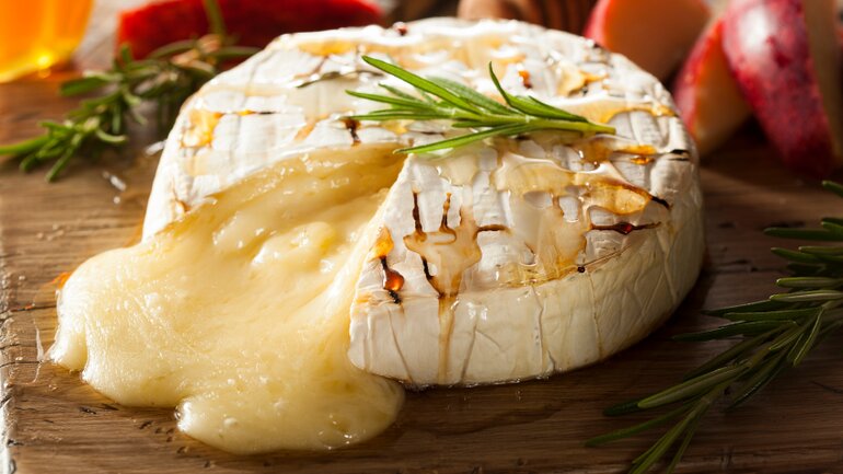 Steckt Vitamin B12 in Käse?