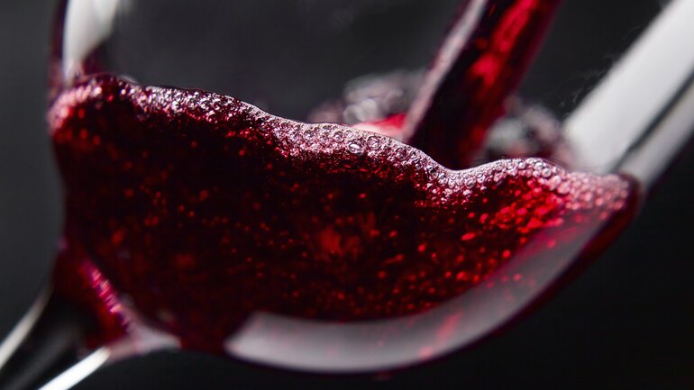 Ein Glas Rotwein bei Stress?