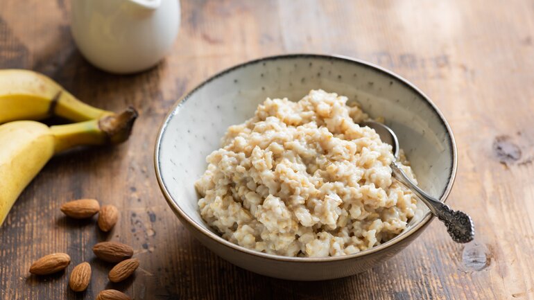 Essen bei Gastritis: Haferbrei und Zwieback
