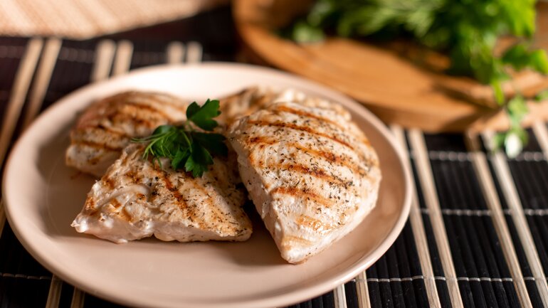 Essen bei Gastritis: Mageres Fleisch und Fisch