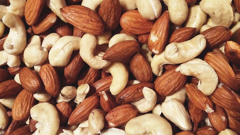 Essen vor dem Schlafen: Cashews &amp; Mandeln