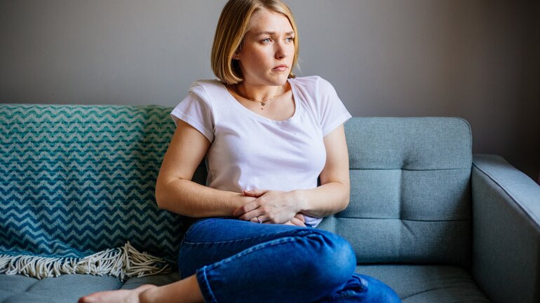 Bauchschmerzen: Häufiges Symptom bei Morbus Crohn