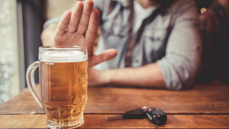 Bei nächtlichem Harndrang: Alkohol meiden