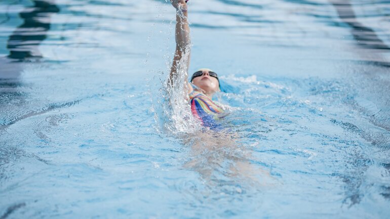 Schwimmen gegen Rückenschmerzen