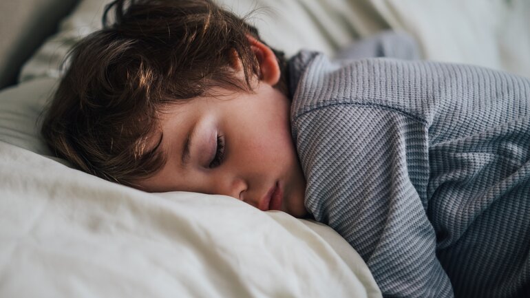 Wie äußert sich Schlafapnoe bei Kindern?