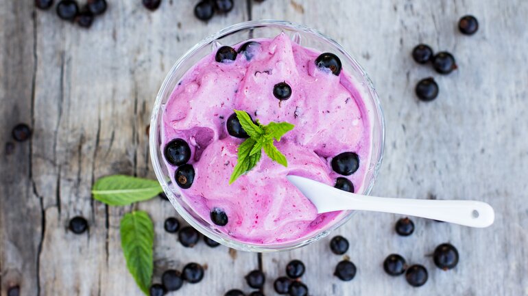 Frozen Yogurt mit Brombeeren 4 Portionen)