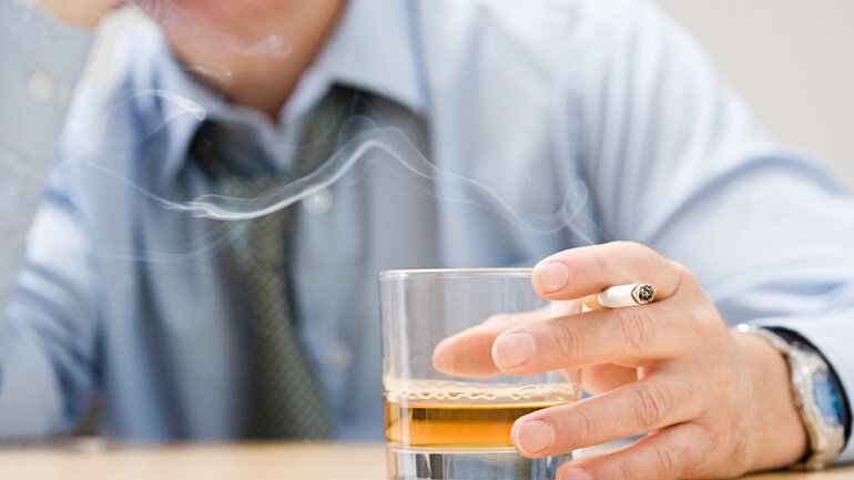 Sodbrennen: Rauchen und Alkohol sind Ursachen