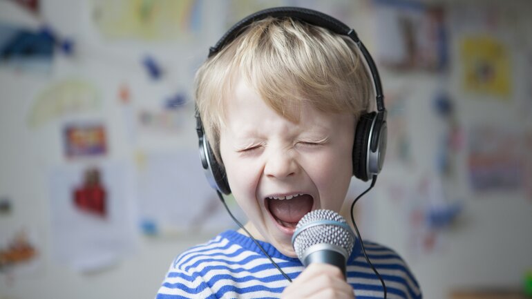 Singen Sie den Stress davon