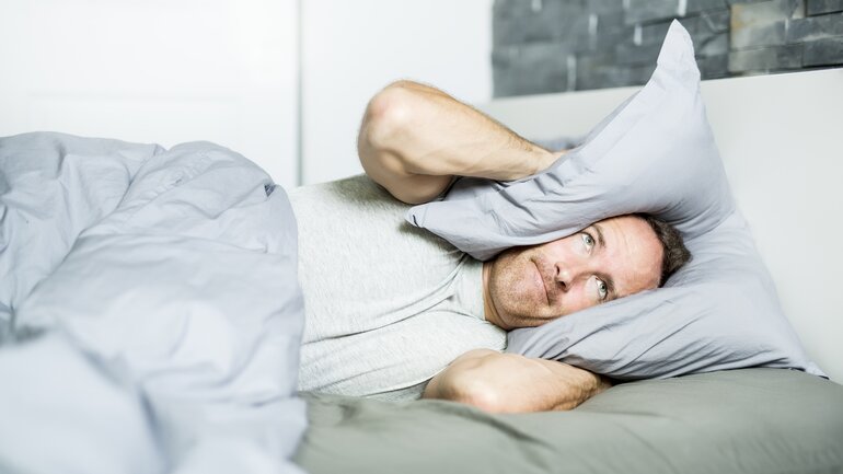 Tinnitus kann zu Schlafstörungen führen