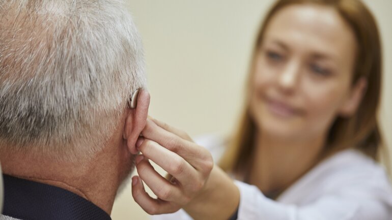 Zusammenhang von Schwerhörigkeit und Tinnitus
