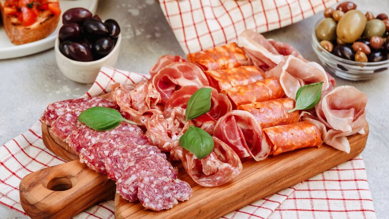 Bauchspeicheldrüsenentzündung: Fettes Fleisch und Wurst meiden