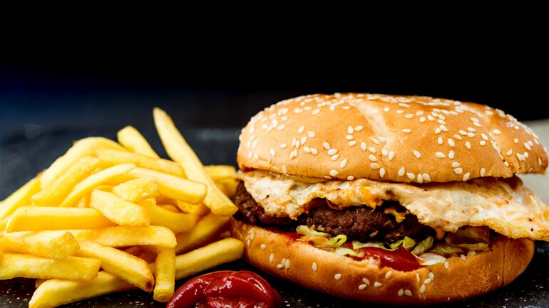 Cholesterin: Fast Food gehört zu den verbotenen Lebensmitteln