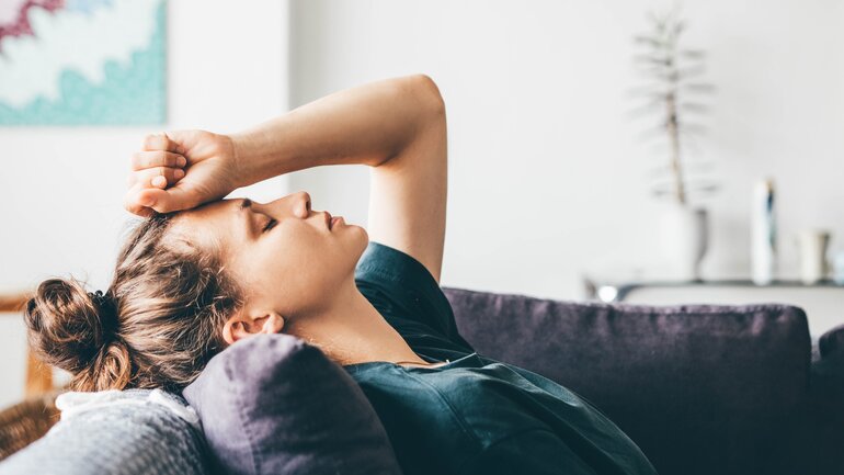 Frau leidet unter hochfunktionaler Depression