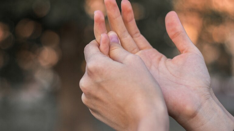 Taube Fingerspitzen